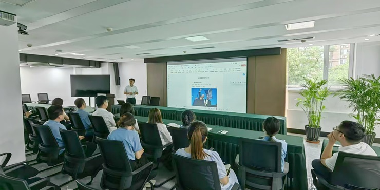 資產(chǎn)公司開展“捕捉光影  定格美好” 攝影技巧分享活動